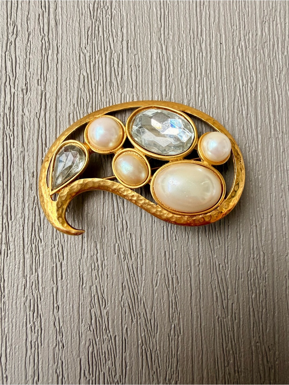 Vintage TAT Gold Tone Faux Pearl Crystal Paisley Brooch Signed